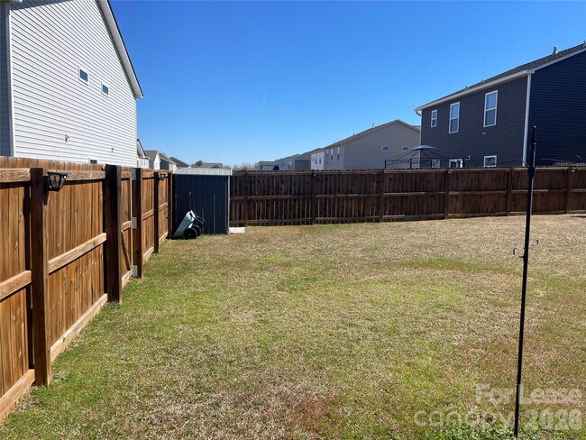 Building Photo - 2909 Old Field Rd