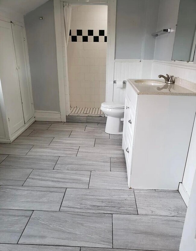 Building Photo - 250 Washington St