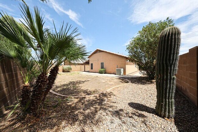 Building Photo - Charming 3-bedroom, 2-bathroom home locate...