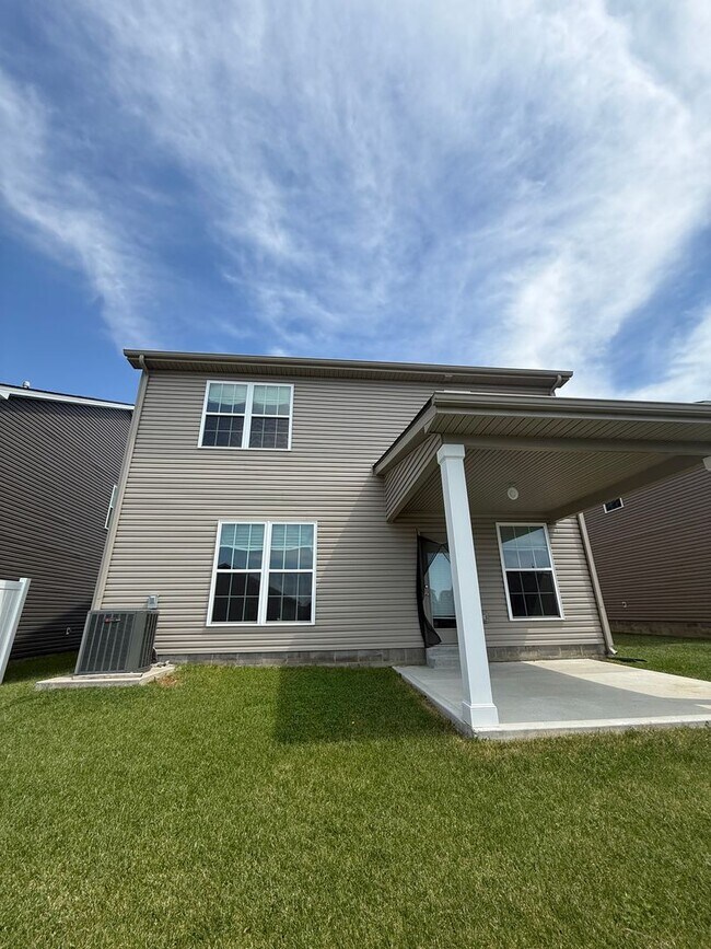 Building Photo - 4-bedroom, 2.5-bath home in Lexington, KY