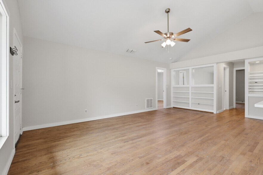 Building Photo - 3751 Mackenzie Ct