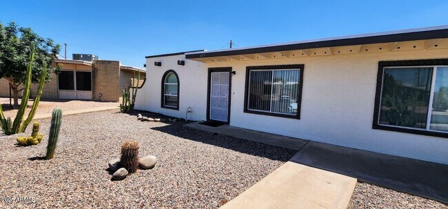 Primary Photo - 415 E Frost Cir