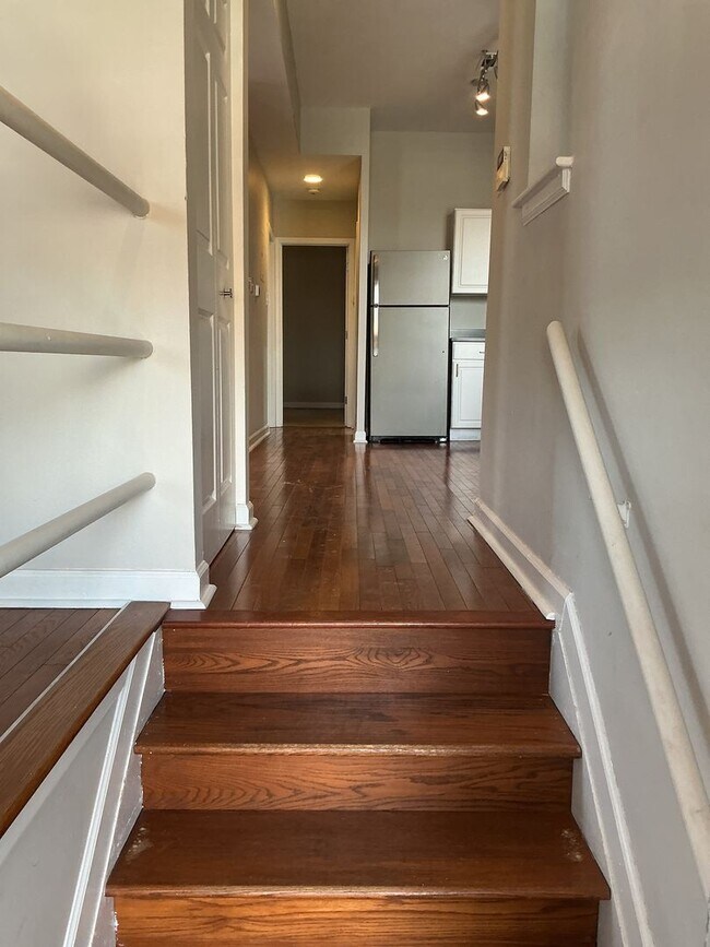 Building Photo - Bright & Updated 2BR with Hardwood Floors + In-Unit Laundry | Shaw / Botanical Area