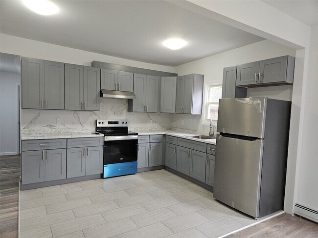 Building Photo - 120 Henry St