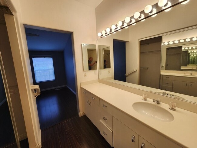 Building Photo - 68 Montana Del Lago Dr