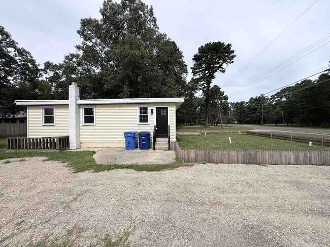 Building Photo - 2502 Range Rd