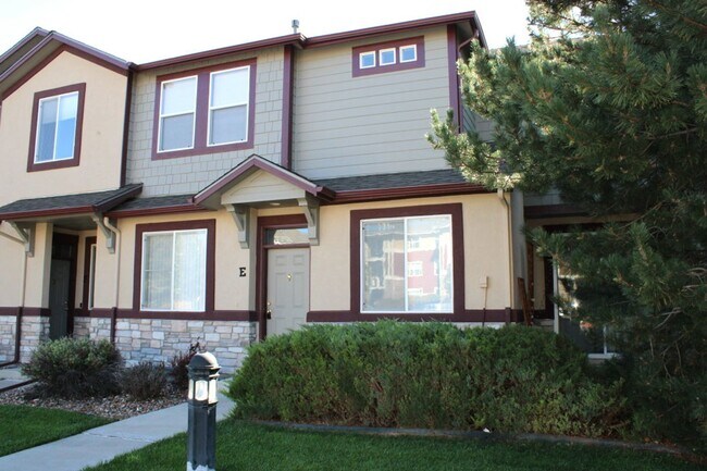 Primary Photo - Spacious Fort Collins Townhouse Near Great...