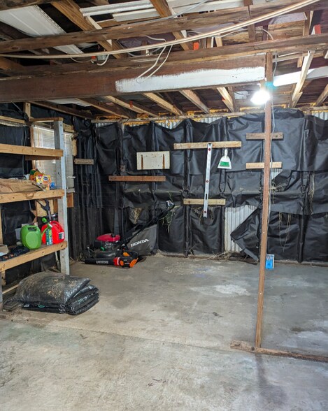 Building Photo - 632 Ave. B