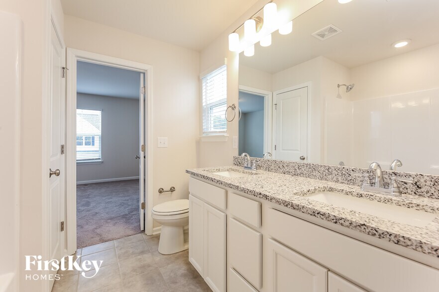 Building Photo - 1002 Mission Hill Ln