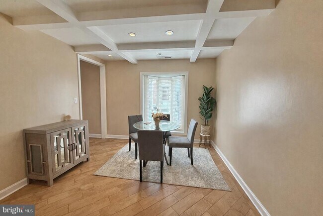 Building Photo - 5439 Richenbacher Ave