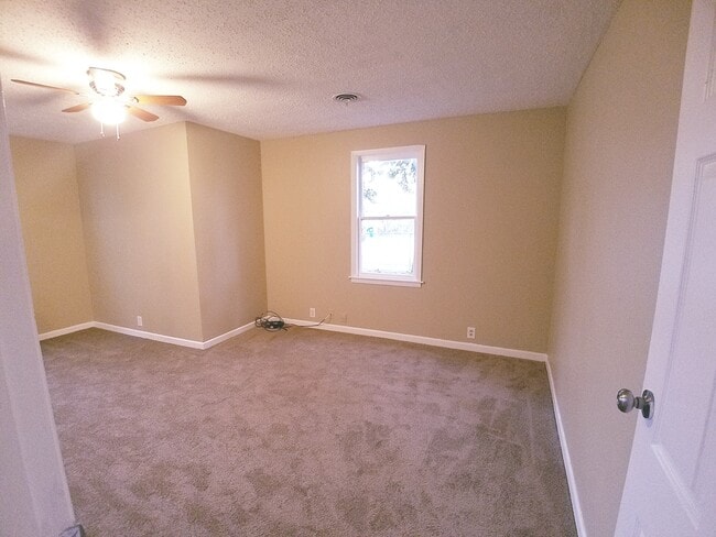 Building Photo - 203 Beatrice