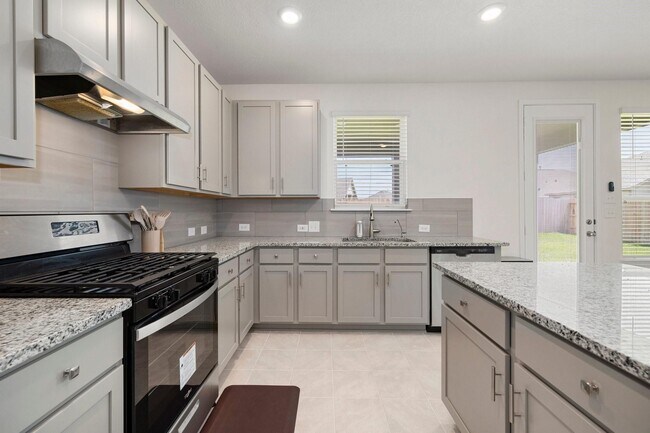 Building Photo - 7618 Coral Ky Dr