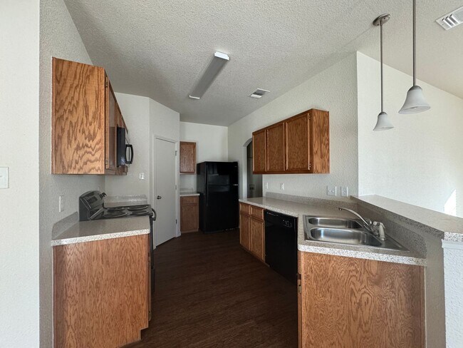 Building Photo - 1537 Justin Lp