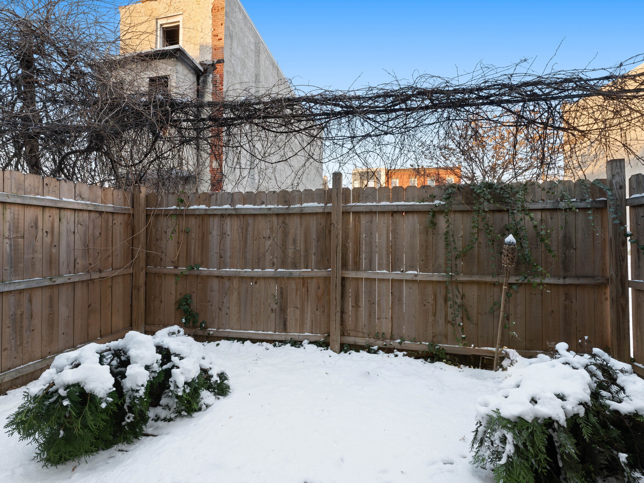 Building Photo - 2443 Nicholas St