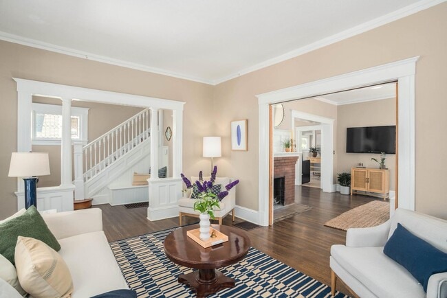 Building Photo - 1518 SE Poplar Ave