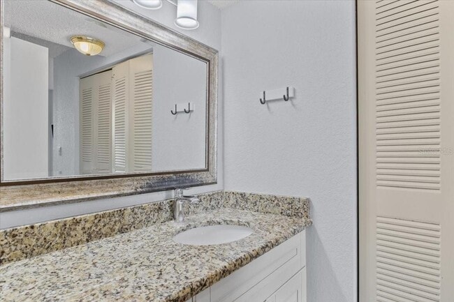 Building Photo - 900 Cove Cay Dr