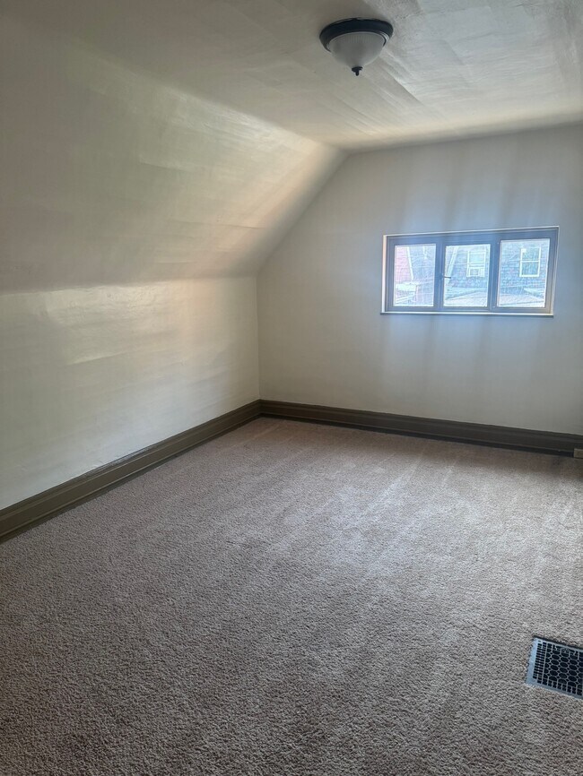 Building Photo - 433 Wall Ave