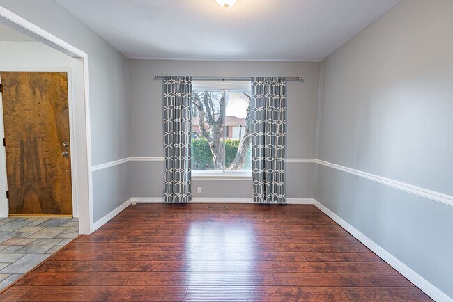 Building Photo - 3 Bed 2.5 Bath Springfield, MO