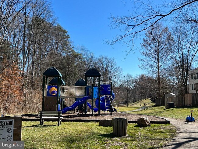 Building Photo - 9502 Tregaron Pl