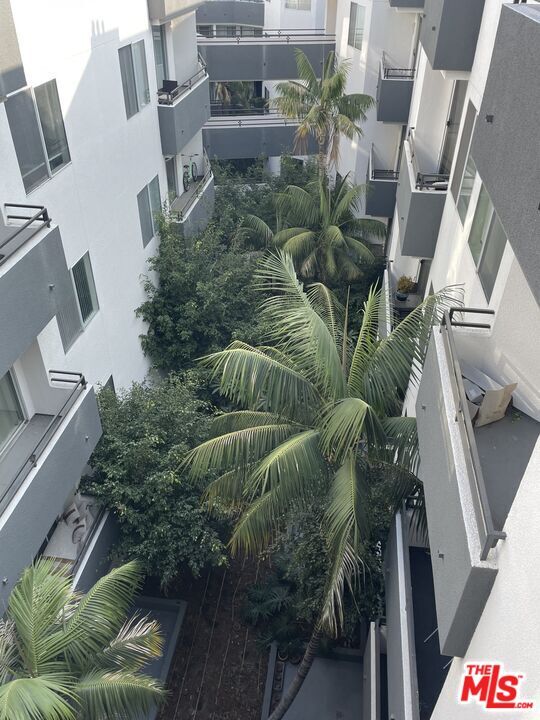 Building Photo - 10600 Wilshire Blvd