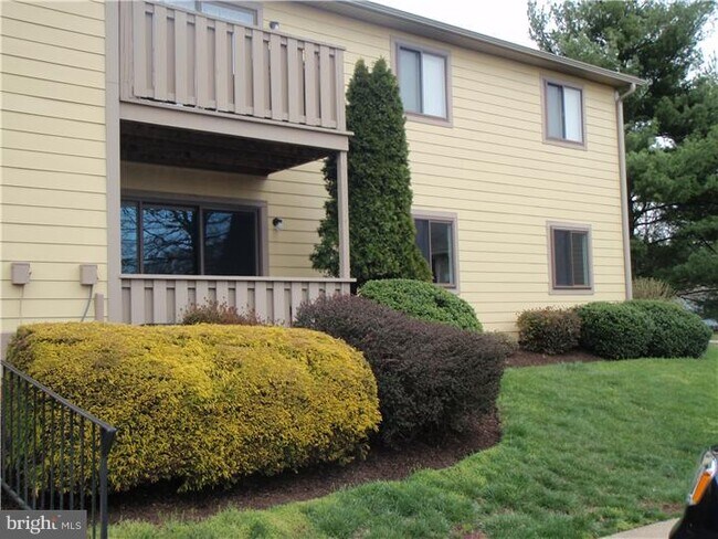 Building Photo - 701 Thornton Ct