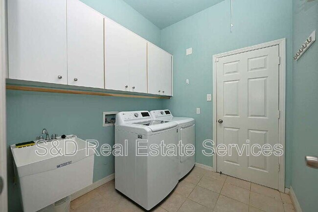 Building Photo - 2618 High Ridge Dr