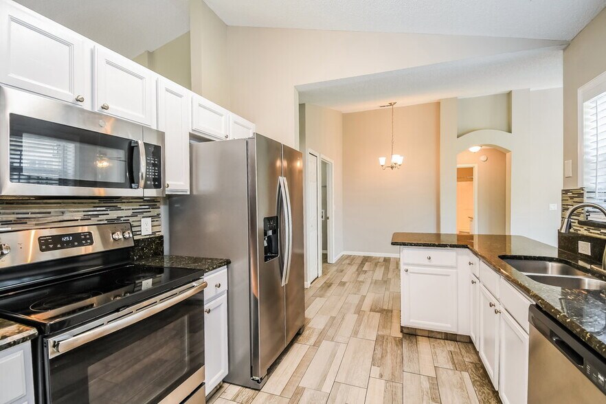 Building Photo - 7604 Chelmsford Dr