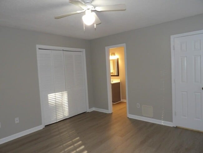 Building Photo - 4363 Spa Dr