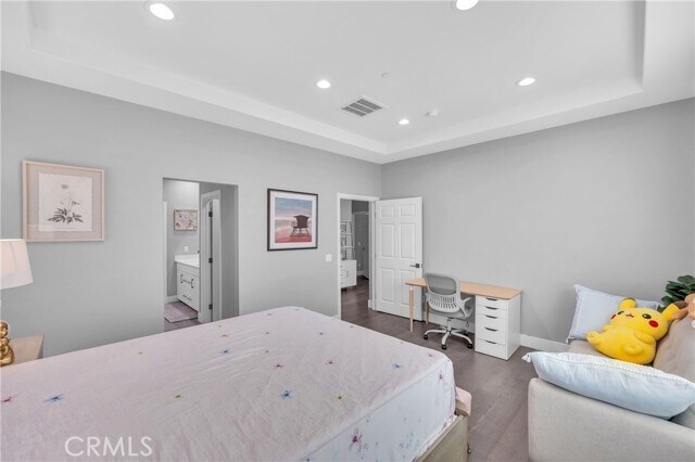 Building Photo - 230 Bright Poppy