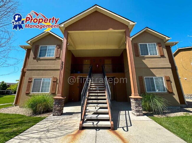 Building Photo - 898 N Bluffwood Ln