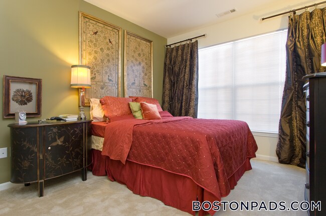 Building Photo - 311 Lowell St