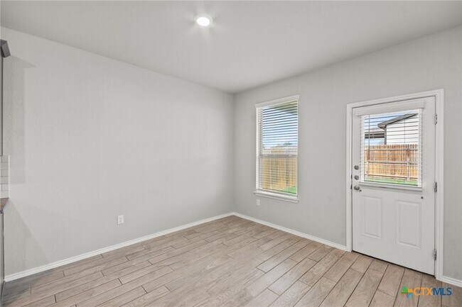 Building Photo - 271 Kinsley Wy