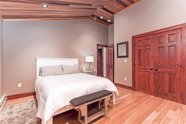 Building Photo - 14 Woodlake Dr