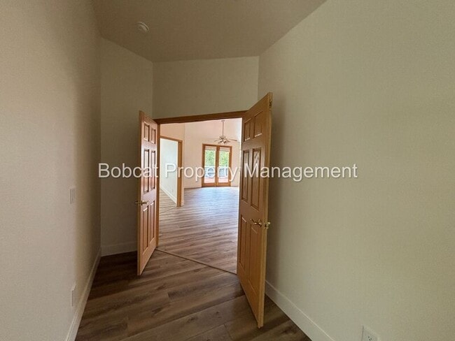 Building Photo - 1300 Bridle Way