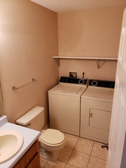 Building Photo - 151 Candlebrook Dr