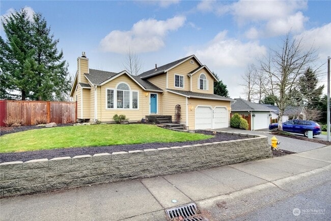 Primary Photo - Well Maintained 3 Bed 2.5 Bath for Rent!