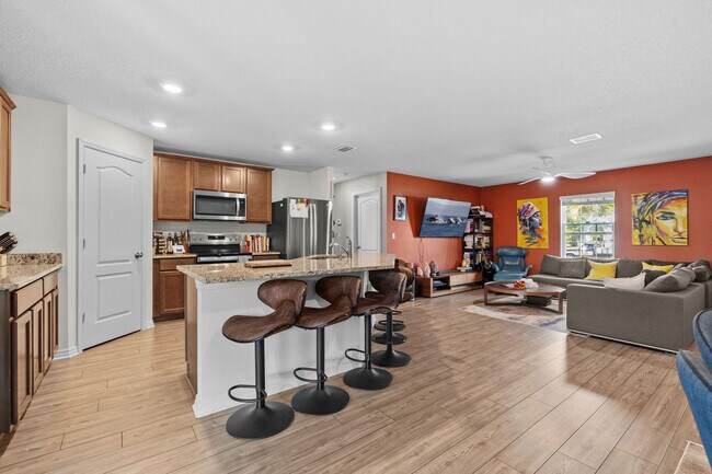 Building Photo - 2626 SW Monterrey Ln