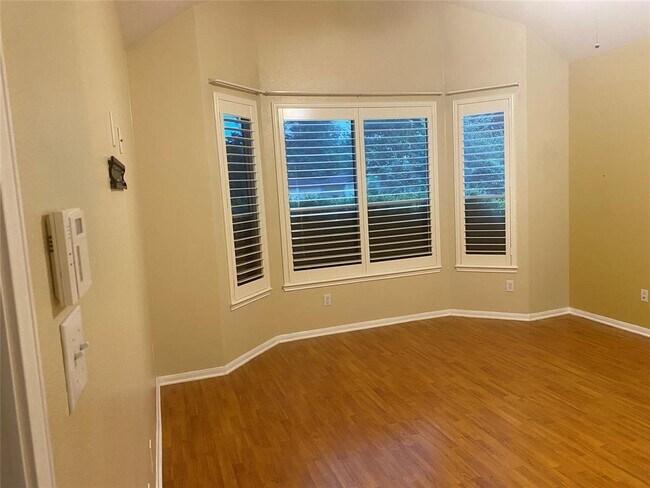 Building Photo - 2114 Winding Hollow Dr