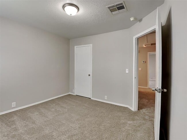 Building Photo - 6255 Gillian Park Dr