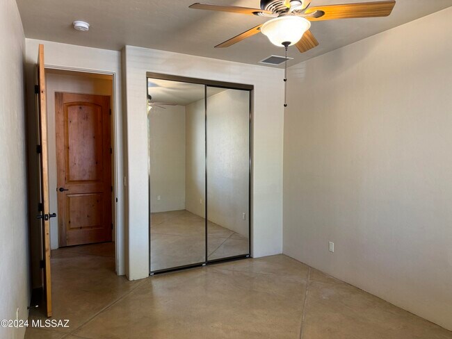Building Photo - 1717 N Baxter Dr