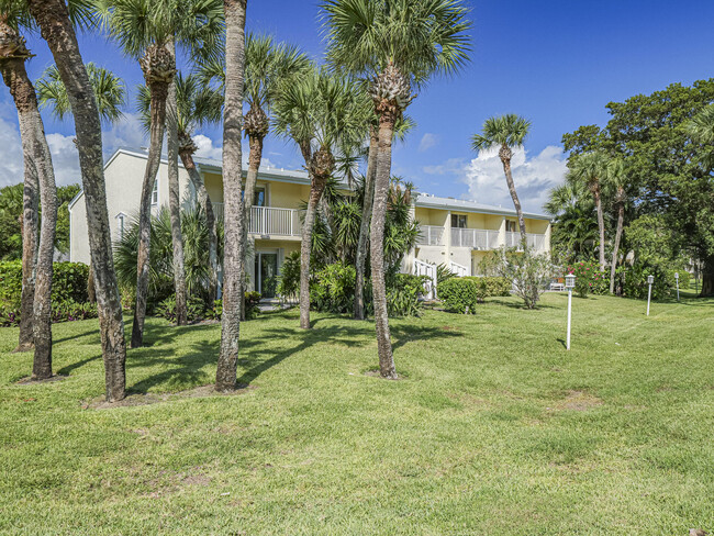 Building Photo - 4005 Silver Palm Dr