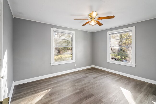 Building Photo - 506 Trinity St