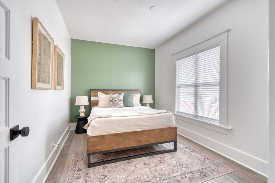 Building Photo - 317 NE Beech St