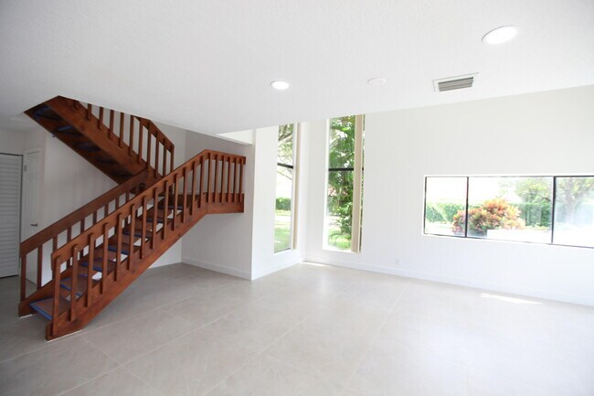 Building Photo - 1619 Cypress Pointe Dr
