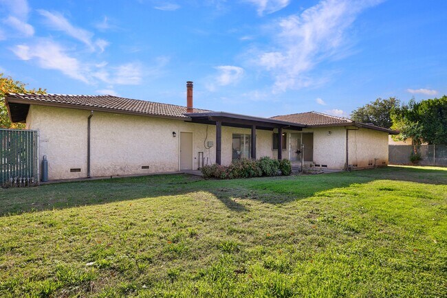 Building Photo - 1096 Corino Real Ct