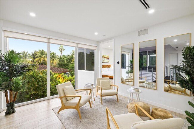 Building Photo - 1816 SW 23rd St