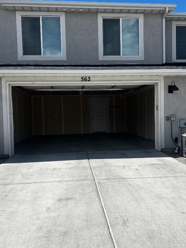 Building Photo - 562 Hal St