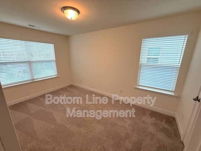 Building Photo - 1552 Cedar Tree Dr