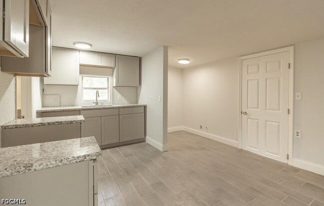 Building Photo - 215 Delray Ave