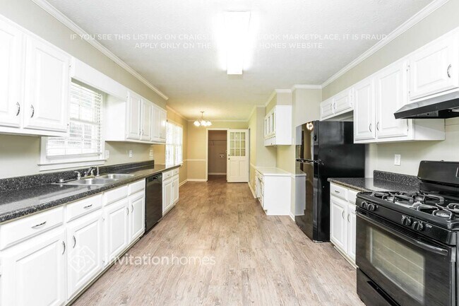 Building Photo - 1501 Sundale Dr